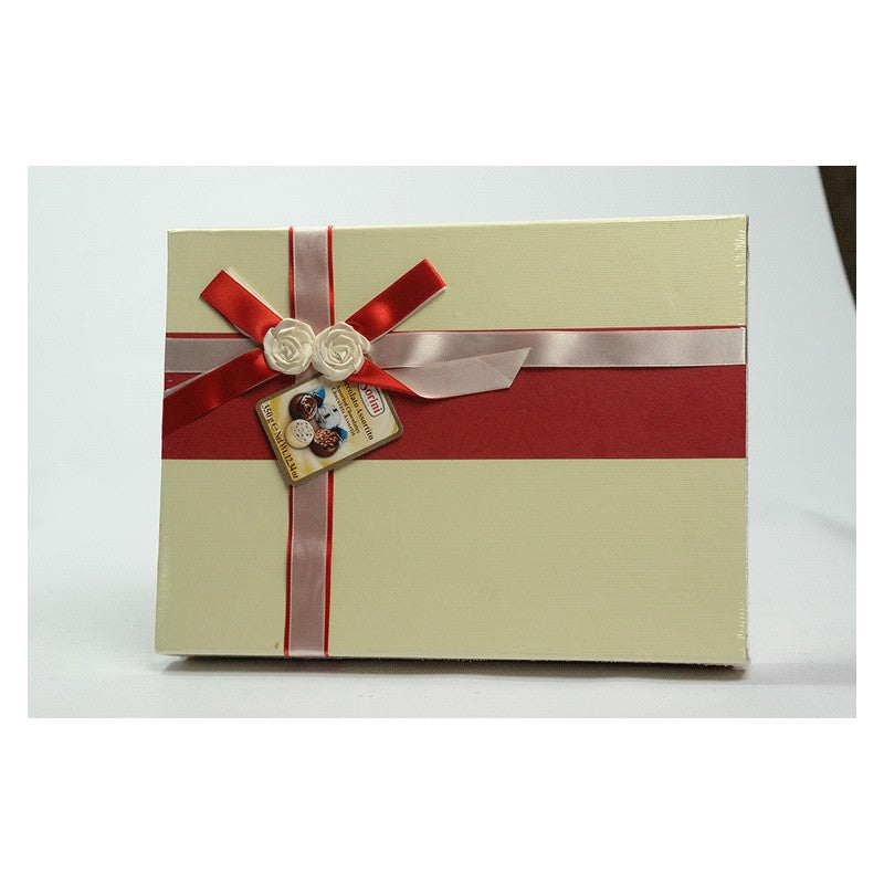 Eshikda Elena Stepanenkoning porno surati bor edi.